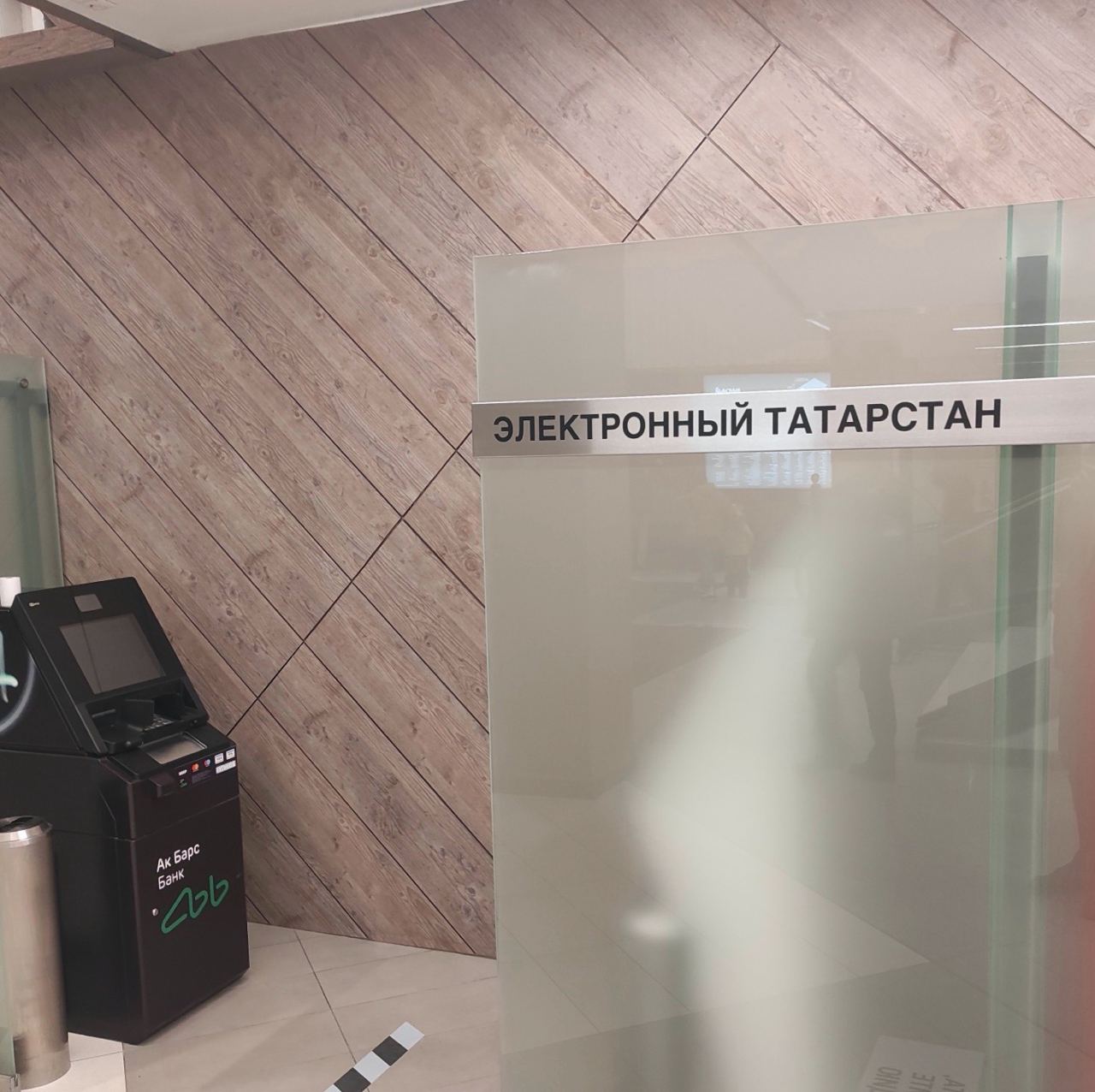 Киборги едят эчпочмаки,
Репликанты пьют айран.
Киберпанк пал, наступил