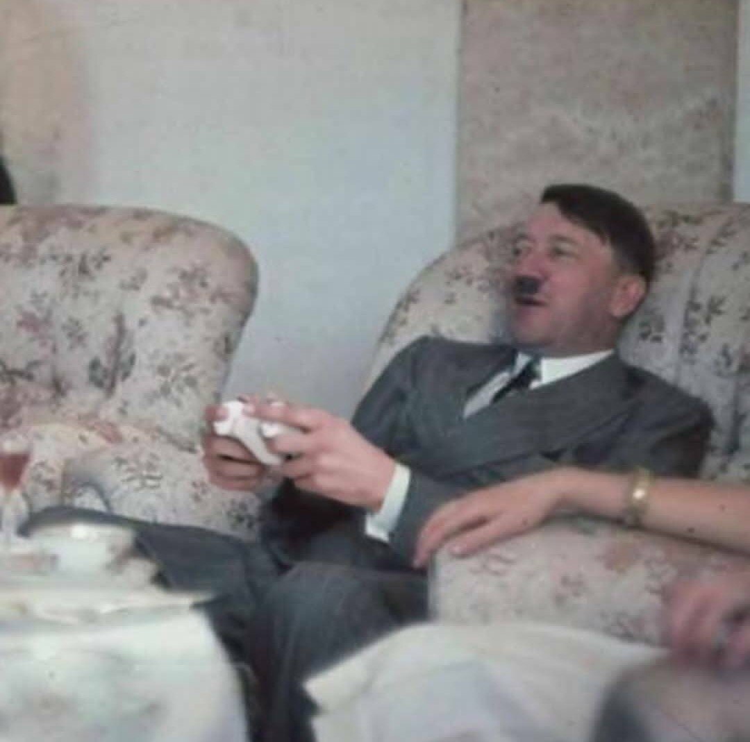 Also since twitter is apparently looking at the channel now guten tag twitter! Ich bin Adolf, ich lieben videospiele!