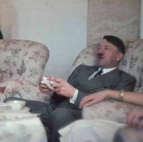 Also since twitter is apparently looking at the channel now guten tag twitter! Ich bin Adolf, ich lieben videospiele!