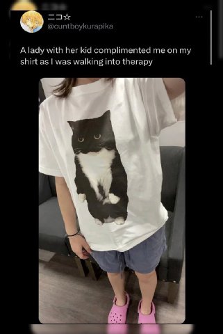 @cuntboykurapika A lady with her kid complimented me on my shirt as was walking into therapy