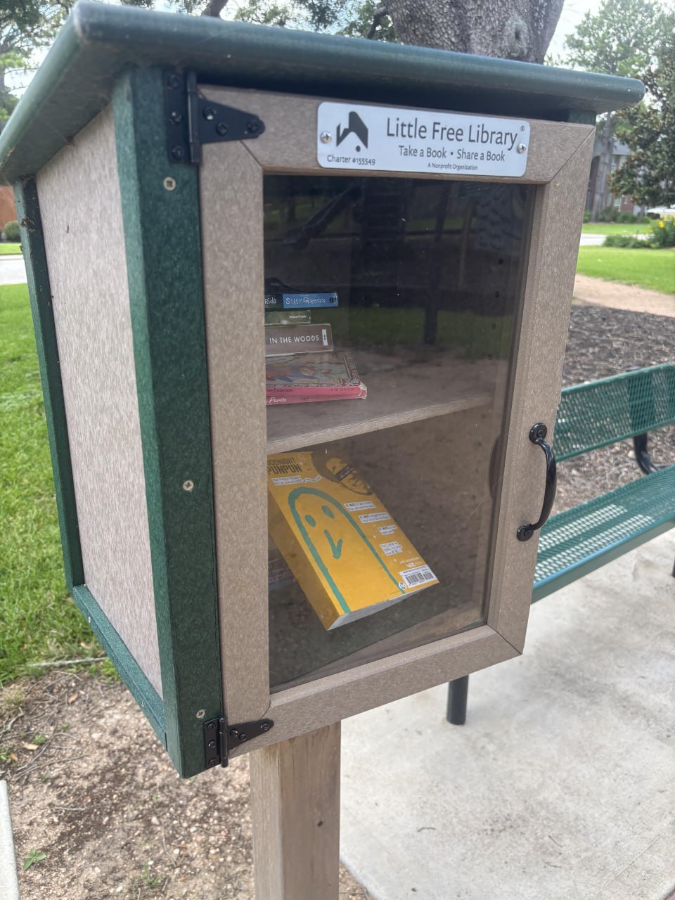 у Little Free Library’ ее Library akea Book Sharea Book” 1 4 4 а
