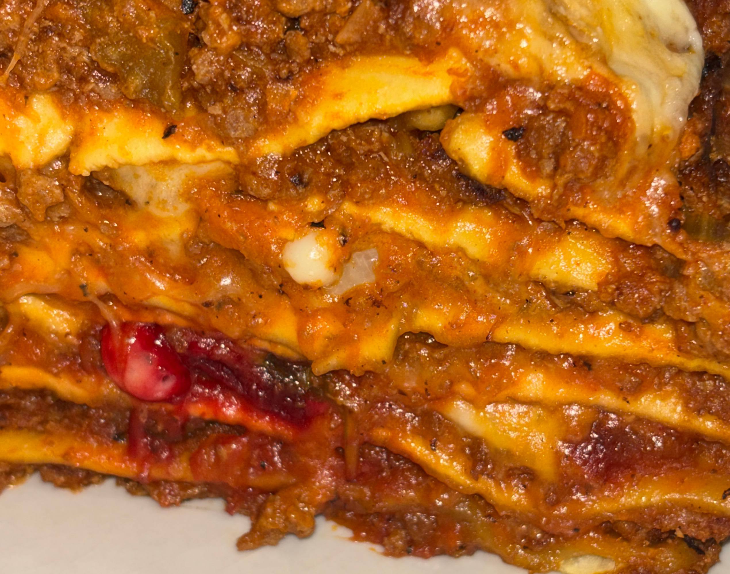 чисто фаршная блядина. шлюший мясной торт. проститутка.