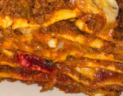 чисто фаршная блядина. шлюший мясной торт. проститутка.