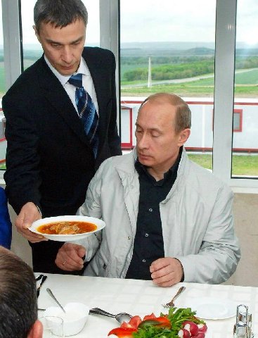 Украинцы отбирают борщ у Владимира Путина