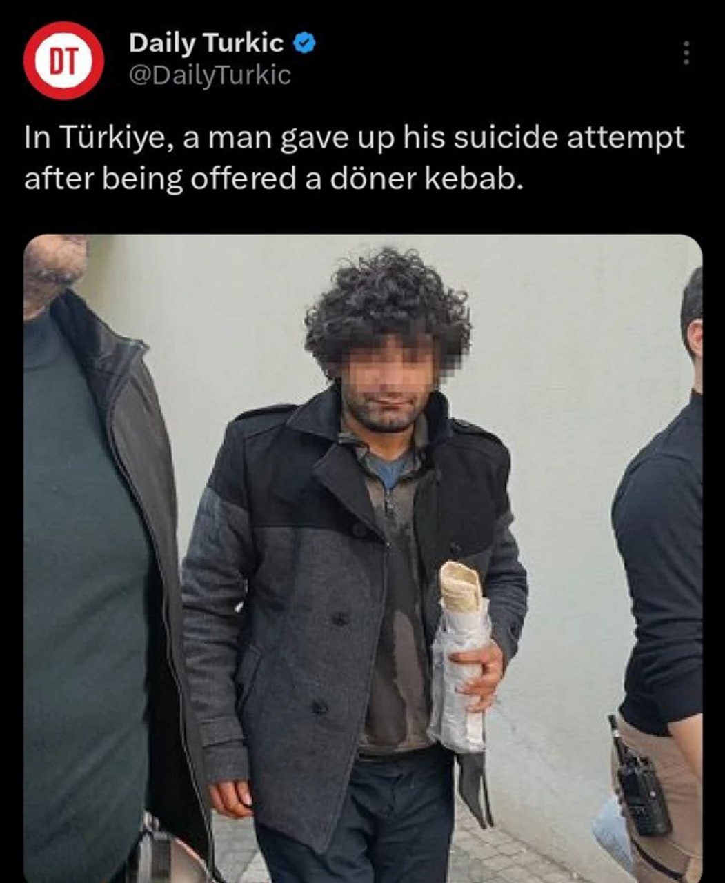 Daily Turkic @DailyTurkic In Turkiye, aman gave up his suicide attempt after being offered a абпег kebab.