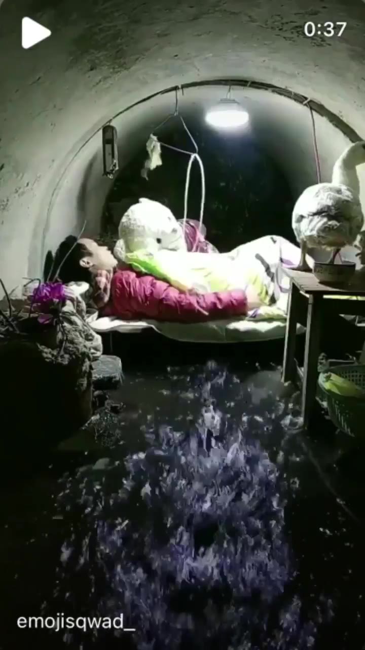 "я уже говорил что здесь в Грузии вода из под крана очень чистая?"