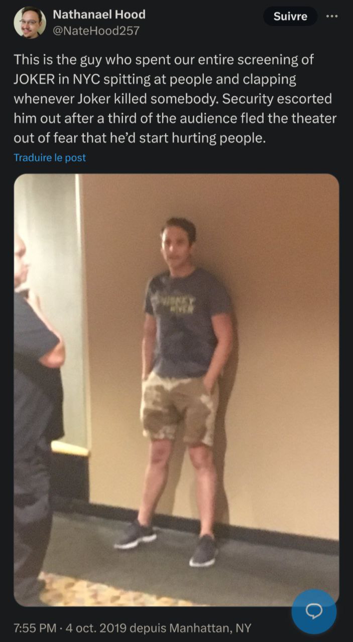 Nathanael Hood Suivre @NateHood257 This is the guy who spent our entire screening of JOKER in NYC spitting at people and clapping whenever Joker killed somebody. Security escorted him out after a thir