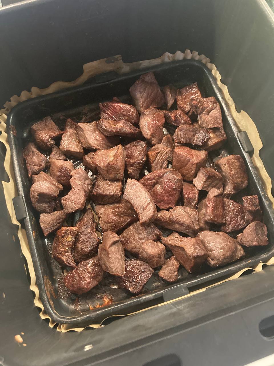 Так значится, я обожаю готовит вот этот рецепт: https://food.ru/recipes/139757-slavnye-chashushuli

и там первый этап - обжарить мясо, чтоб вот эта корочка давала вкус мясной охуенный. И меня этот эта
