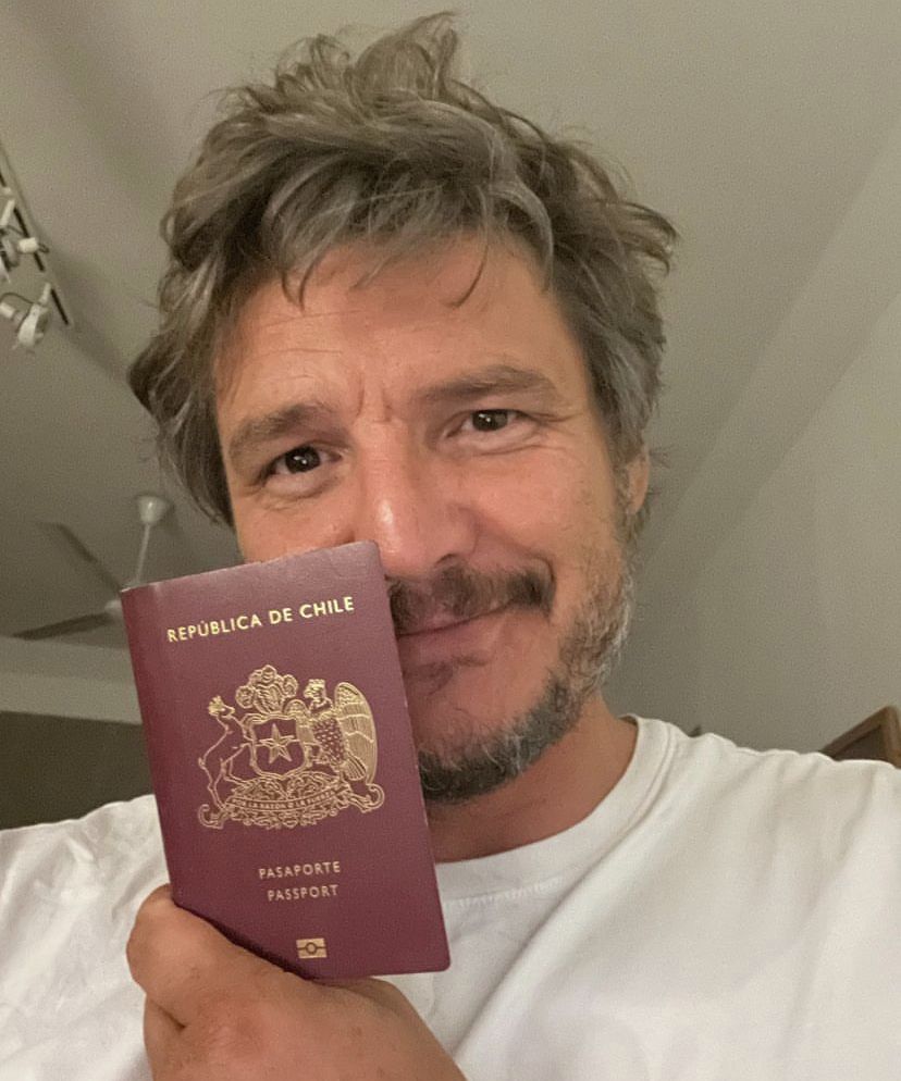 у я Я “4 3 i 1 3 у REPUBLICA 4 4 3 В 7 PASSPORT i A 4
