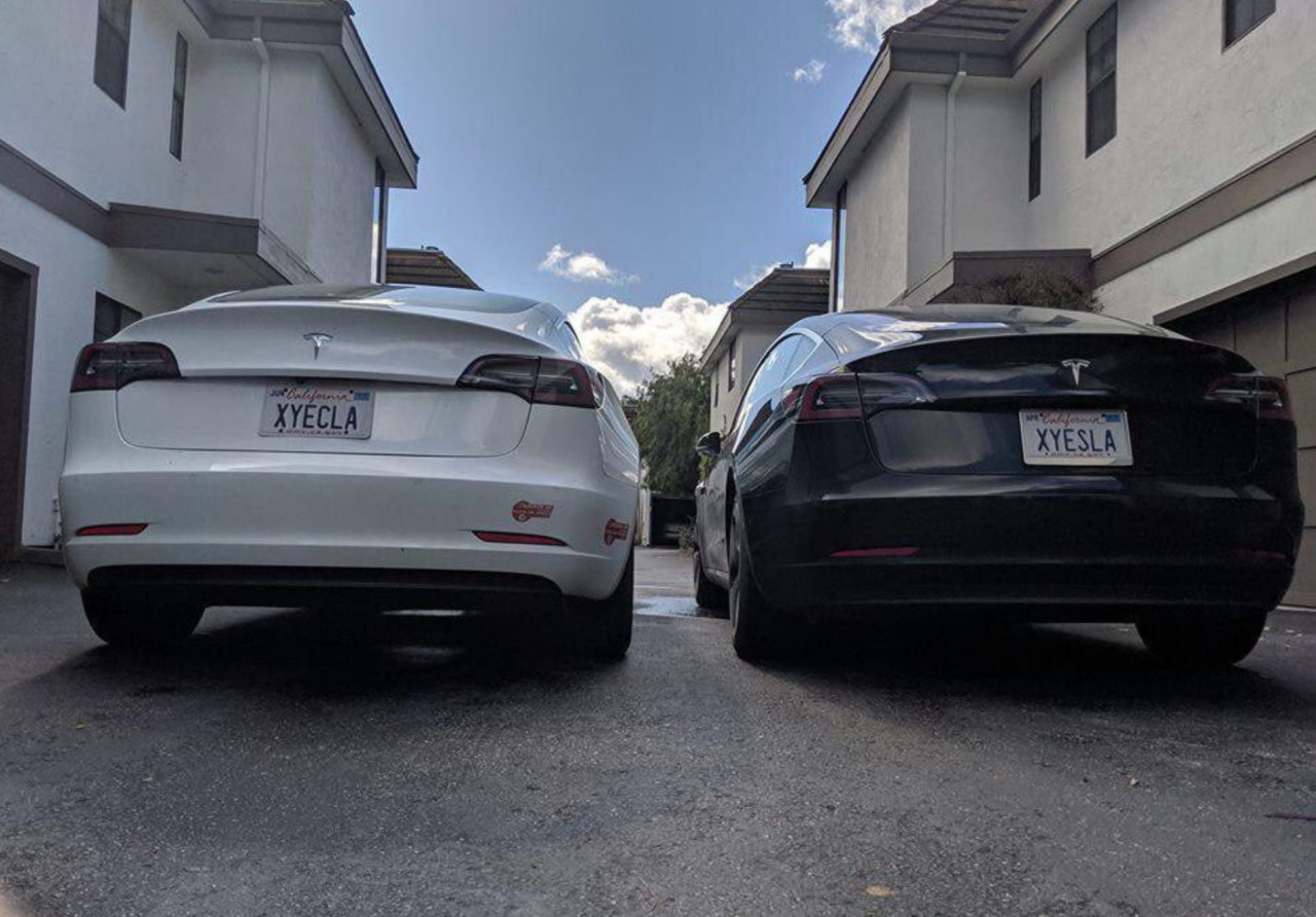 В США владельца Tesla с номером XYECLA попросили вернуть регистрационный номер назад, потому что в департаменте кто-то просек, что это русский мат 😪