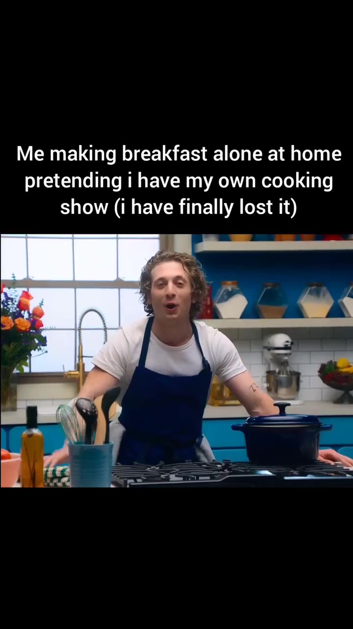 Me making breakfast alone at home pretending i have my own cooking