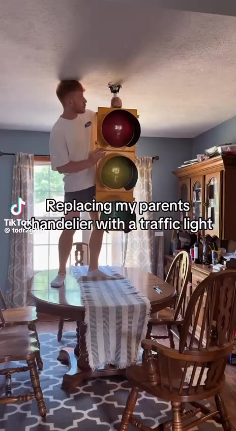 о eplacing my parents , | титакпатаенег with а traffic light |
