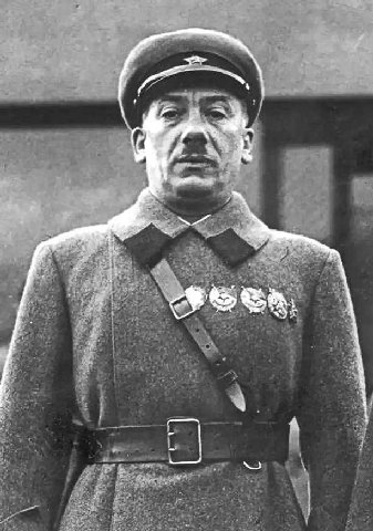⚡️У соратника Сталина нашли резиновый член

Обыск комиссара Госбезопасности СССР, инициированный орденом Николая Ежова, шокировал

Среди вещей наркома Генриха Ягоды обнаружены: порнографическая литера