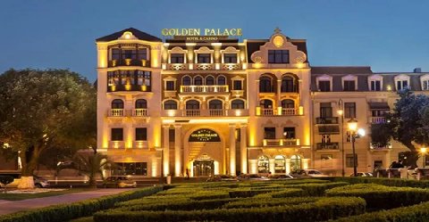 🏨🎰💸 В Батуми продается отель с казино за 25 млн долларов. Объект продажи на фото. Здание 4 315 квадратных метров в центре города. В отеле 52 номера, казино Гранд действующее. Подписчики, никто не хоче