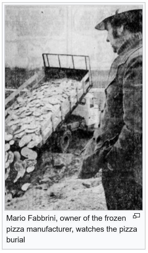 у у. и 716 a Mario Fabbrini, owner of the frozen pizza manufacturer, watches the pizza burial