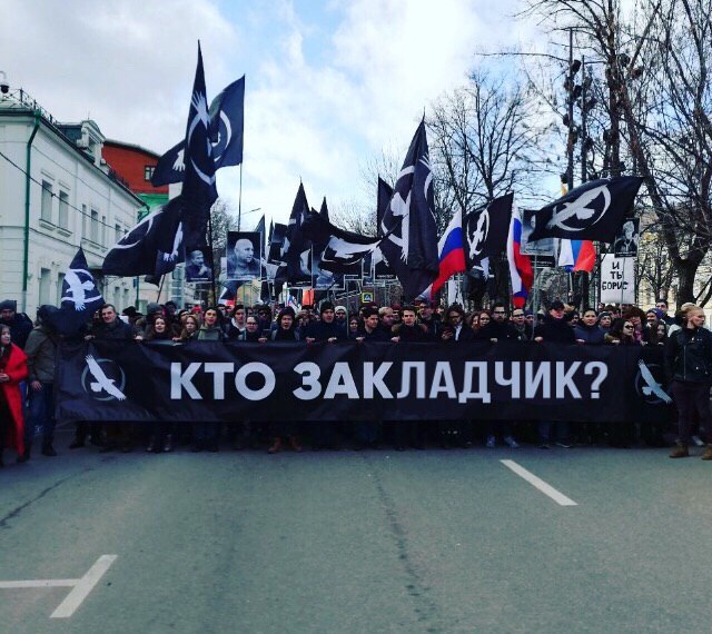 дайте мне этого пидораса сюда, пускай показывает за какой ебучей трубой сука синяя изолента, мудила гороховая