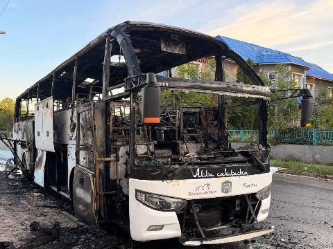 ❗️7 человек погибли и 11 ранены в результате удара украинского БПЛА по рейсовому автобусу Москва — Симферополь в Енакиево.

Все жертвы удара — мирные жители.

Поздняков. Подписаться