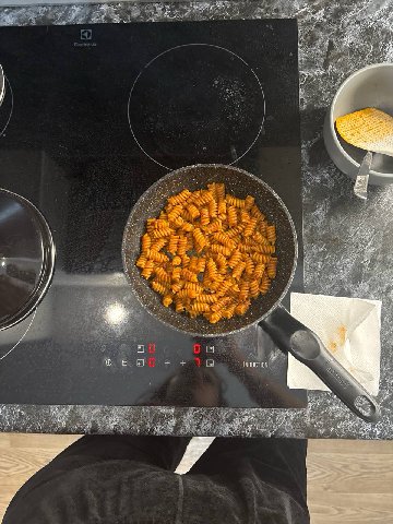 МЫ ПРАЗДНУЕМ ЖИЗНЬ И СВЕЖЕЕ ПОСТЕЛЬНОЕ БЕЛЬЕ.