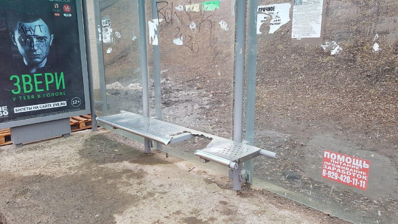 Во Владивостоке с антивандальной остановкой случилось что-то необъяснимое. Где-то на уровне событий в Бермудском треугольнике