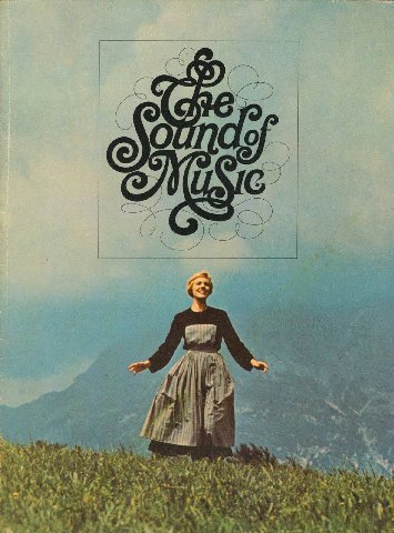 Звуки музыки (1965)

Я не очень дружу с мюзиклами, мне сложно их воспринимать и усваивать, да и к тому же музыкальное сопровождение и композиции зачастую не очень жизнеспособны вне рамок жанра. 

Но л