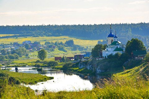 Я так люблю родимый край
Душистый запах трав как мёд
Берёз белёсых каравай
И негр Канье Уэст поёт

август 2026