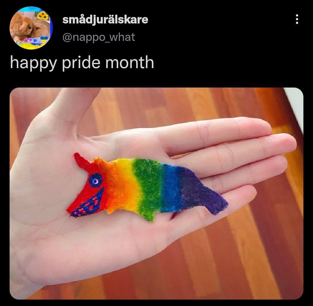 smadjuralskare happy pride month