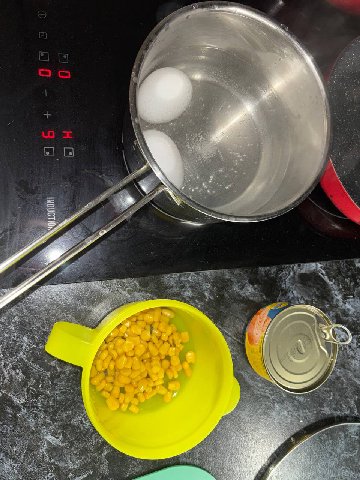 тунец с яйцой и хуйней и это бутир

тунец с яйцой хуйней с тунцой

яйцо с тунцой хуйней