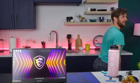 LINUS HAS NO BUSSINESS HAVING SO MUCH CAKE OH MY GOD