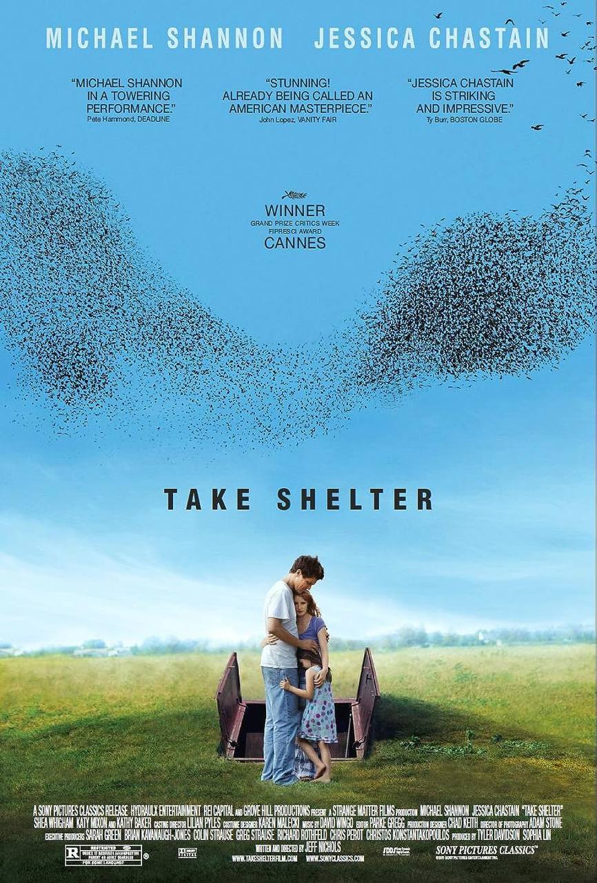 Очередной дайджест:

Укрытие (2011)
Довольно страшное зрелище: хороший человек борется с шизофренией. Хоррор получается получше чем со всякими маньяками или монстрами. Джефф Николс не подводит.
8/10