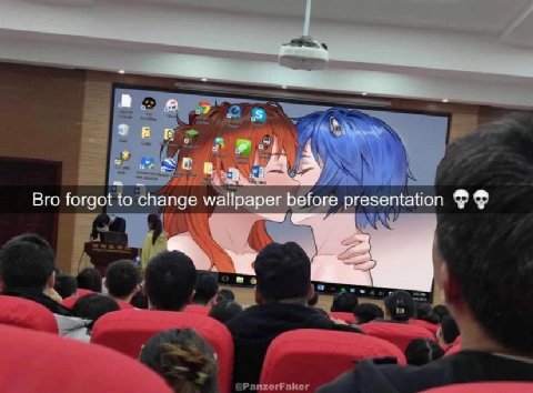 a „5 ЗыЕ Bro forgot to change wallpaper before presentation