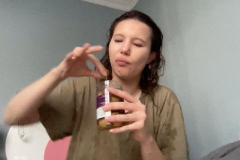 павла за завтраком (на завтрак половина банки оливок)