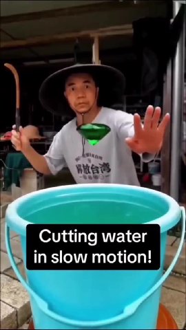 > Cutting water | | inslow motion! Г