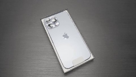 В комплекте базового iPhone 16 pro на 128гб будет iPhone 13 pro.

Apple приняла такое решение для поддержания социального разрыва между 512-богами и нищуками, которые готовы удалять свои воспоминания