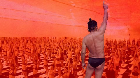 Фильм хорошо передает его персонажа (особенно в сегментах, связанных с судебными тяжбами про домогательства), однако плохо передает структуру организации как культа (а она многие галочки типичного кул