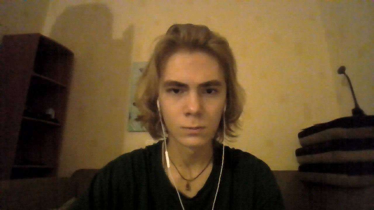 за минуту перед тем как зашла мать и сказала «выключай все»