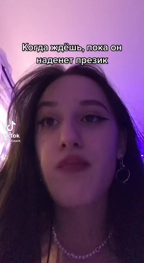 Ты нахуй его схавала сука тупая