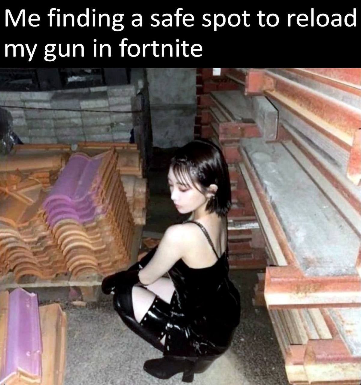 Me finding a safe spot to reload my gun in fortnite А