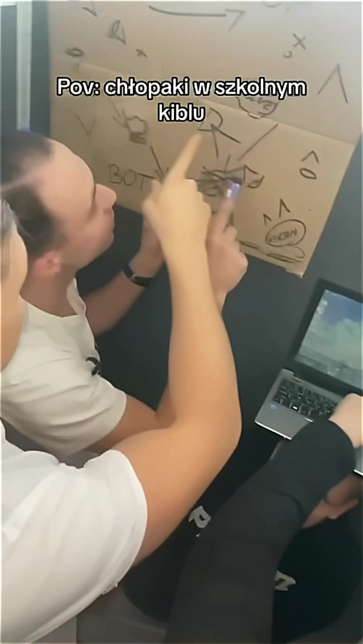 Pov:ichtopaki wiszkolnym Роме\ораки\з2котут