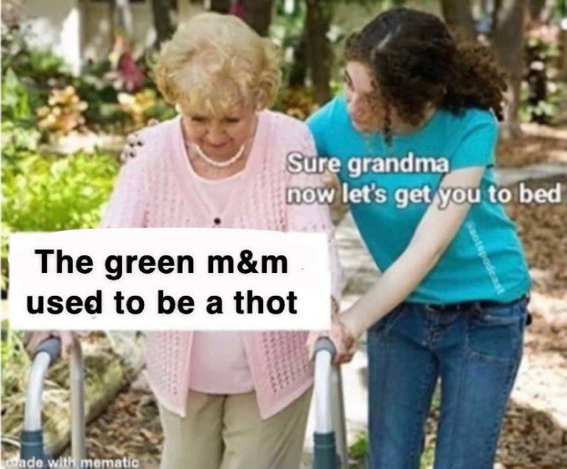 igure grandma lets get,you to bed The дгееп used to be a thot А