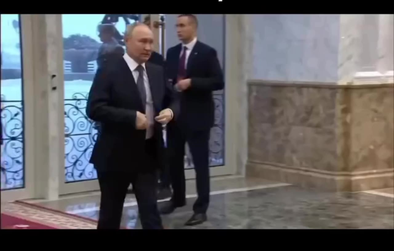 Если ты не будешь смотреть на меня так при встрече, то нам не о чем говорить: