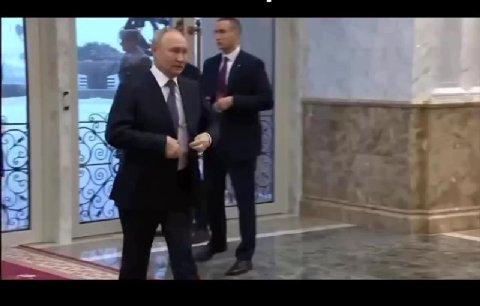 Если ты не будешь смотреть на меня так при встрече, то нам не о чем говорить: