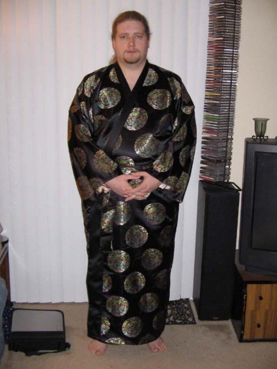 Just learned this man wasnt even a weeb but married to a Japanese woman who runs a kimono business and she asked him to pose for the male version. 

My lived experience is unravelling