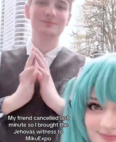 4 My friend last minute so brought the) Jehovas witness to MikuExpo