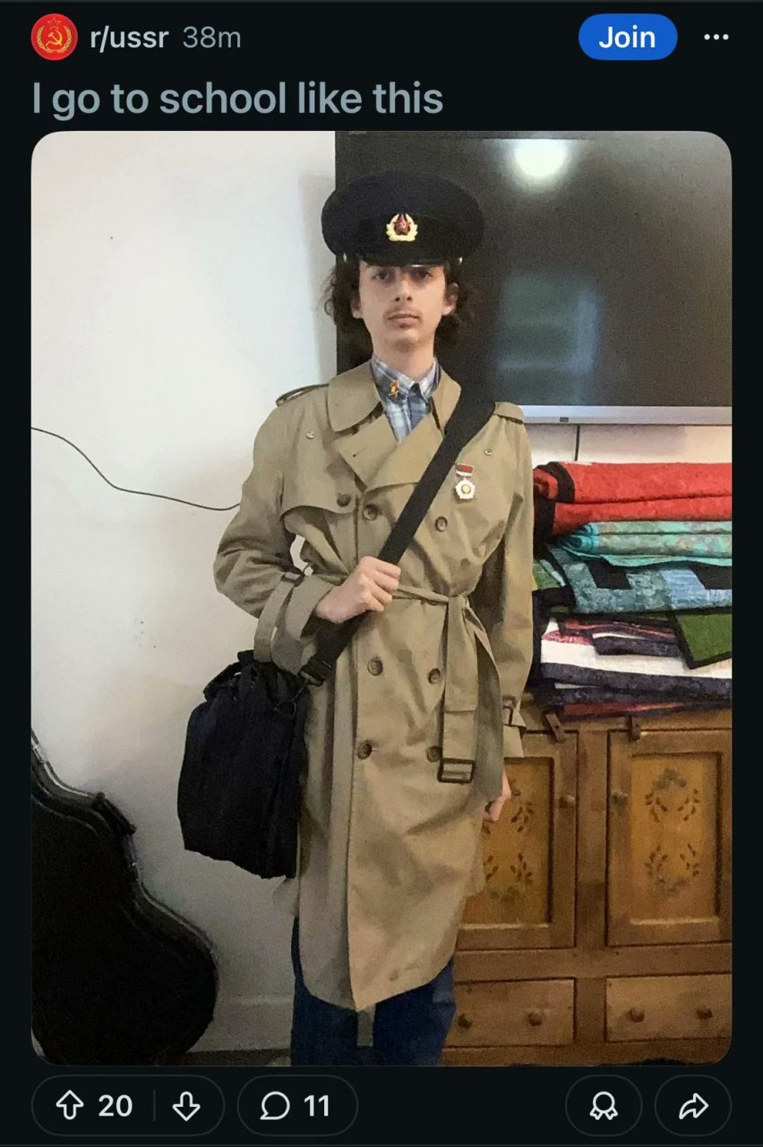r/ussr Join to school like this 4? 20 О A