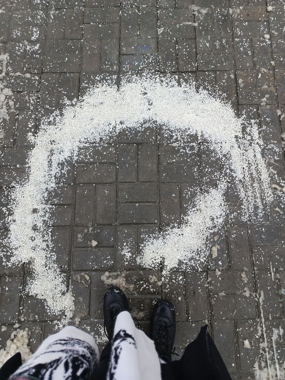 Интересно какой призрак заграбастал жкхашника, что он не успел круг дорисовать