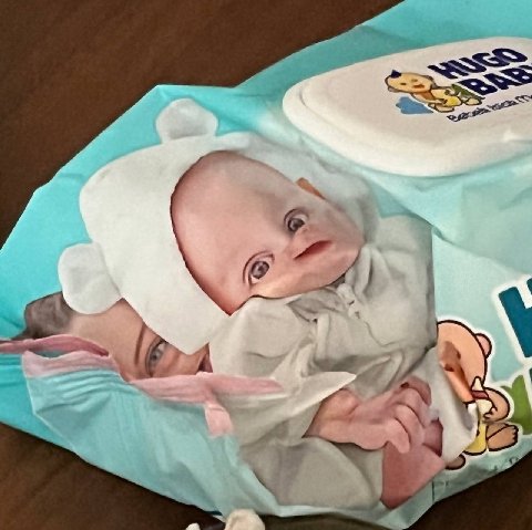 доброе утро 

знает ли этот бедный ребенок что им вытирают
