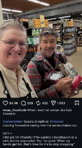 К я 4 4 у 9’ 430 “7 1953 texas_fooddude When met Hal Jordan aka Kyle Chandler. @greenlantern begins tonight on @hbomax Looking forward to seeing how the series shakes out. EDIT— did ask Chandler if he