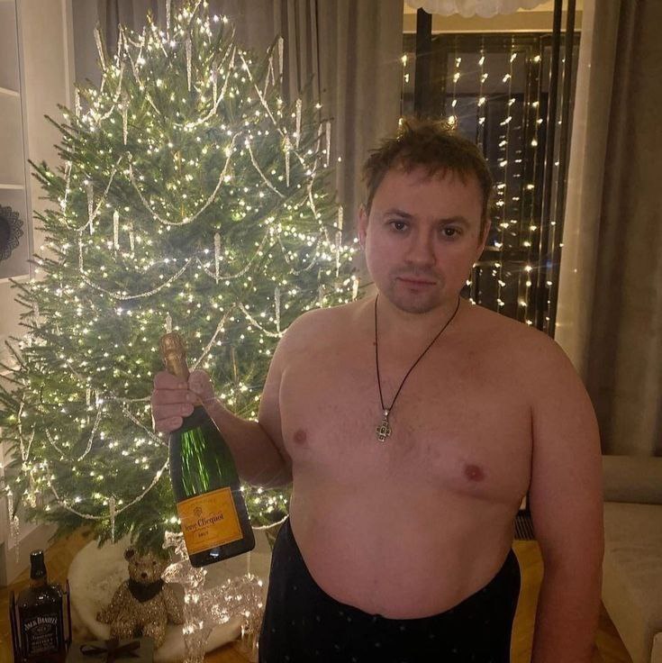 у у С 2 4 on у у я a 4 7 В me