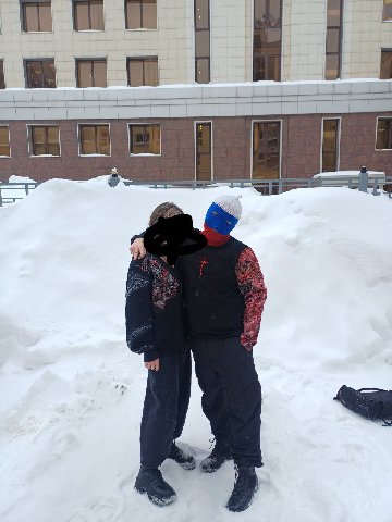 Мы случайно сегодня встретилм представителя солархеда, что он аж попросил оформить фотку в мерчаге. Надеюсь даст 50℅ скидон на куртки