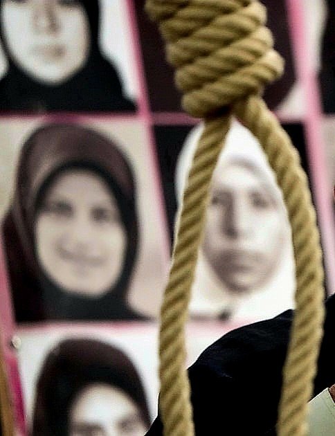 🤩🇮🇷В Иране казнили девушку, которая защищалась от насилия.

В Центральной тюрьме Казвина казнили 23‑летнюю Марзие Ниери. Женщина утверждала, что ранила нападавшего, защищая себя от изнасилования. Суд